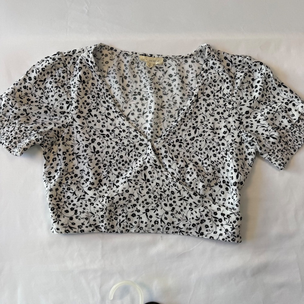 LA Hearts Womens Floral Surplice Crop Top White Black V-Neck Smocked Back Size M